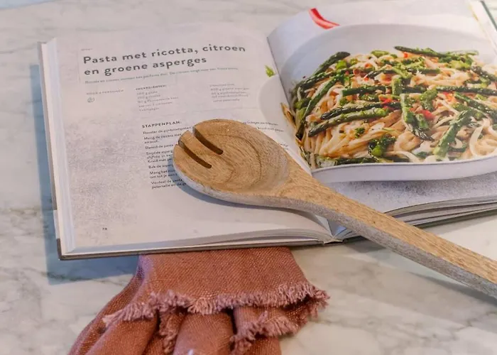 Daire Huswell - Luminous Family With Magnificent View